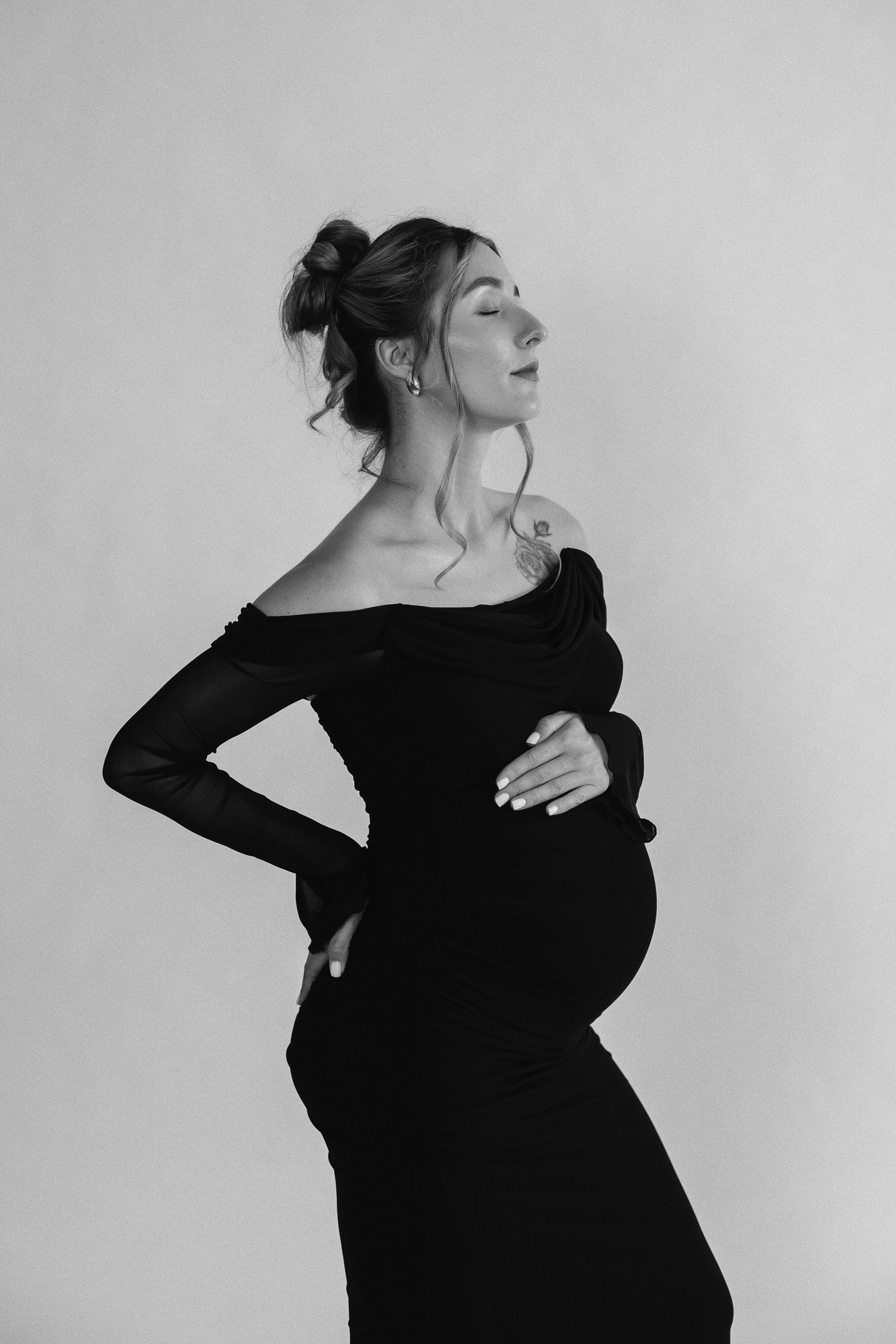 Maternity — photo 4 (B&W)