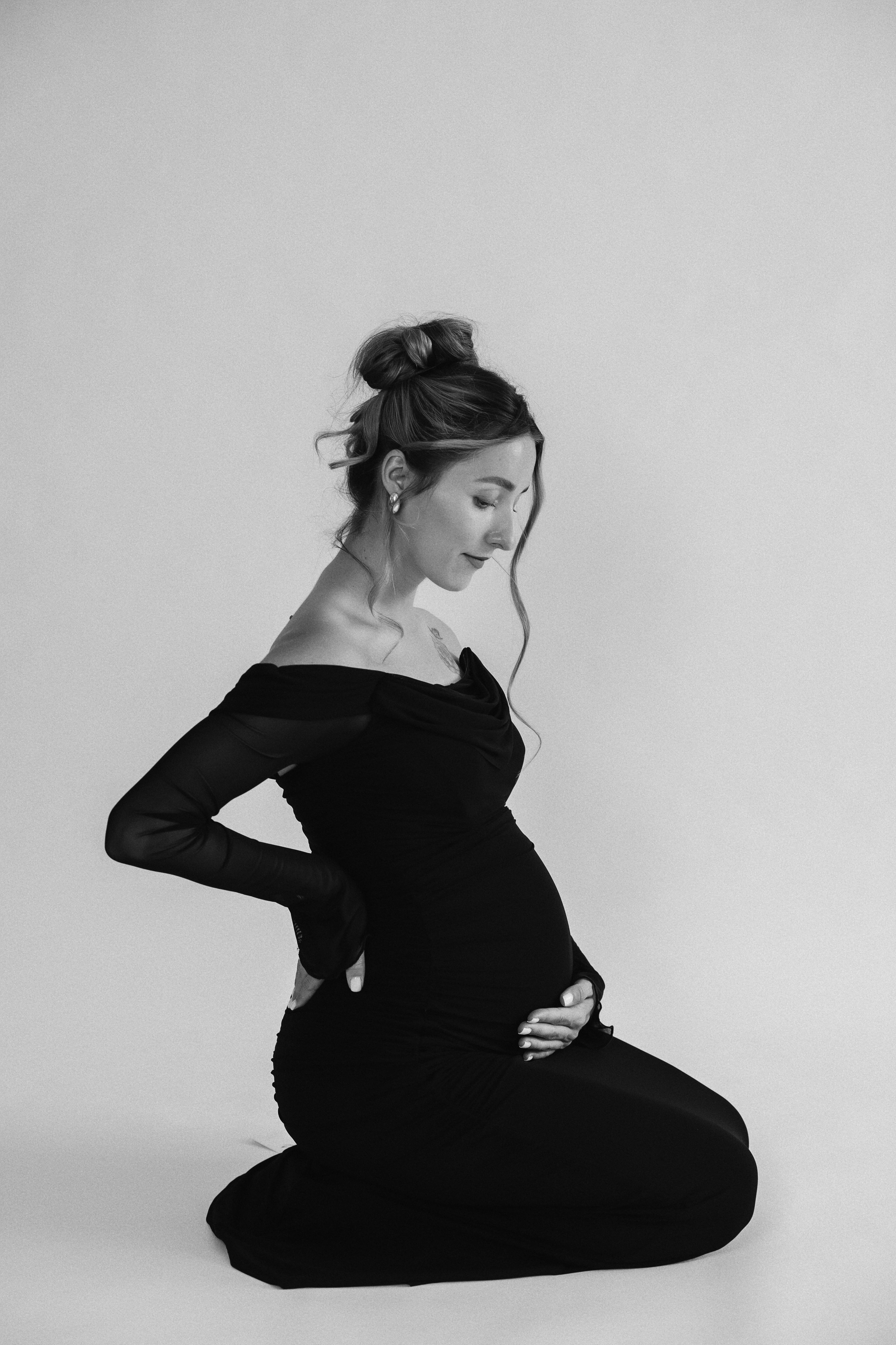 Maternity — photo 5 (B&W)