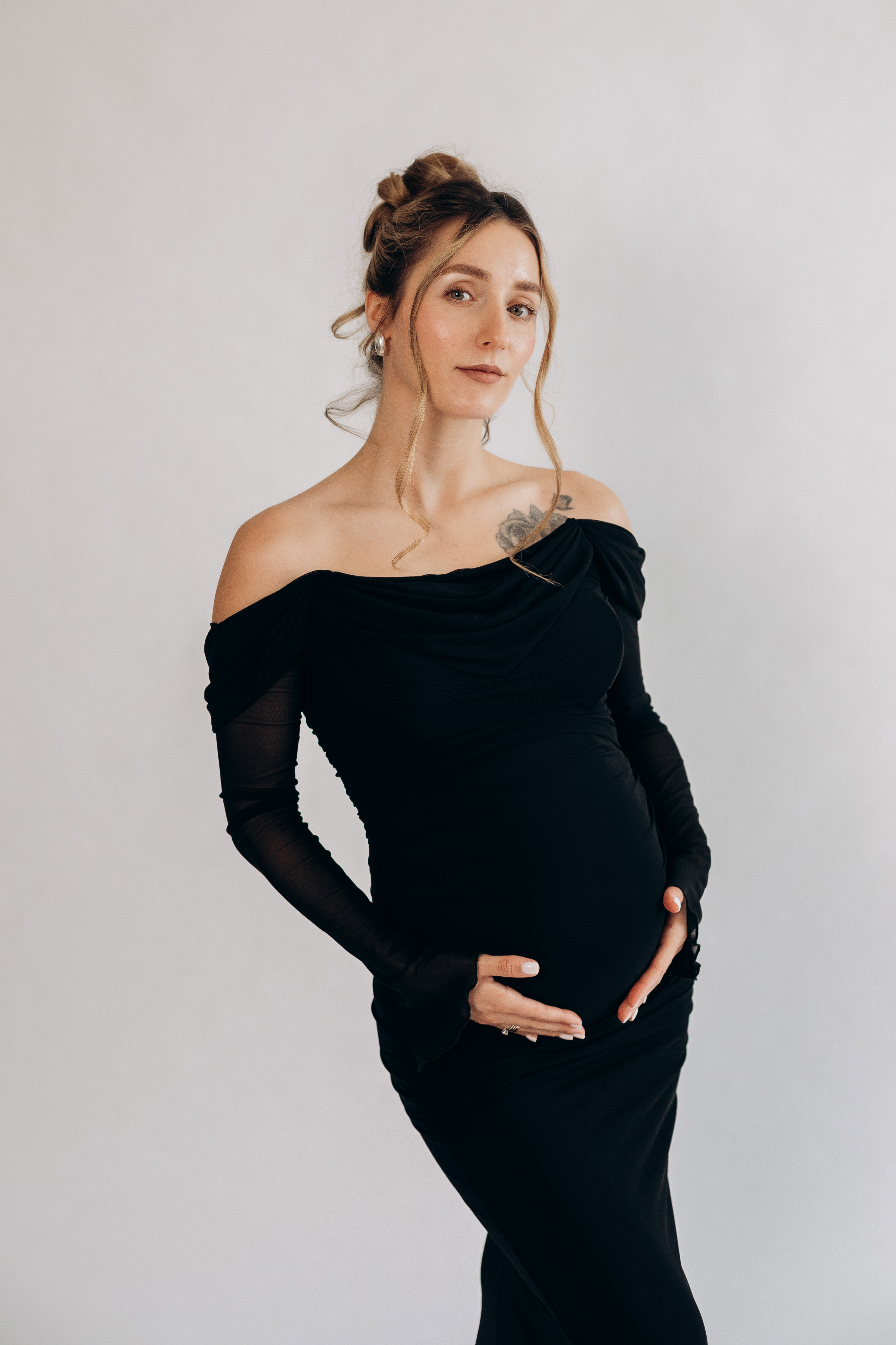 Elegant maternity portrait — Pittsburgh maternity photography by Valeria Badiu